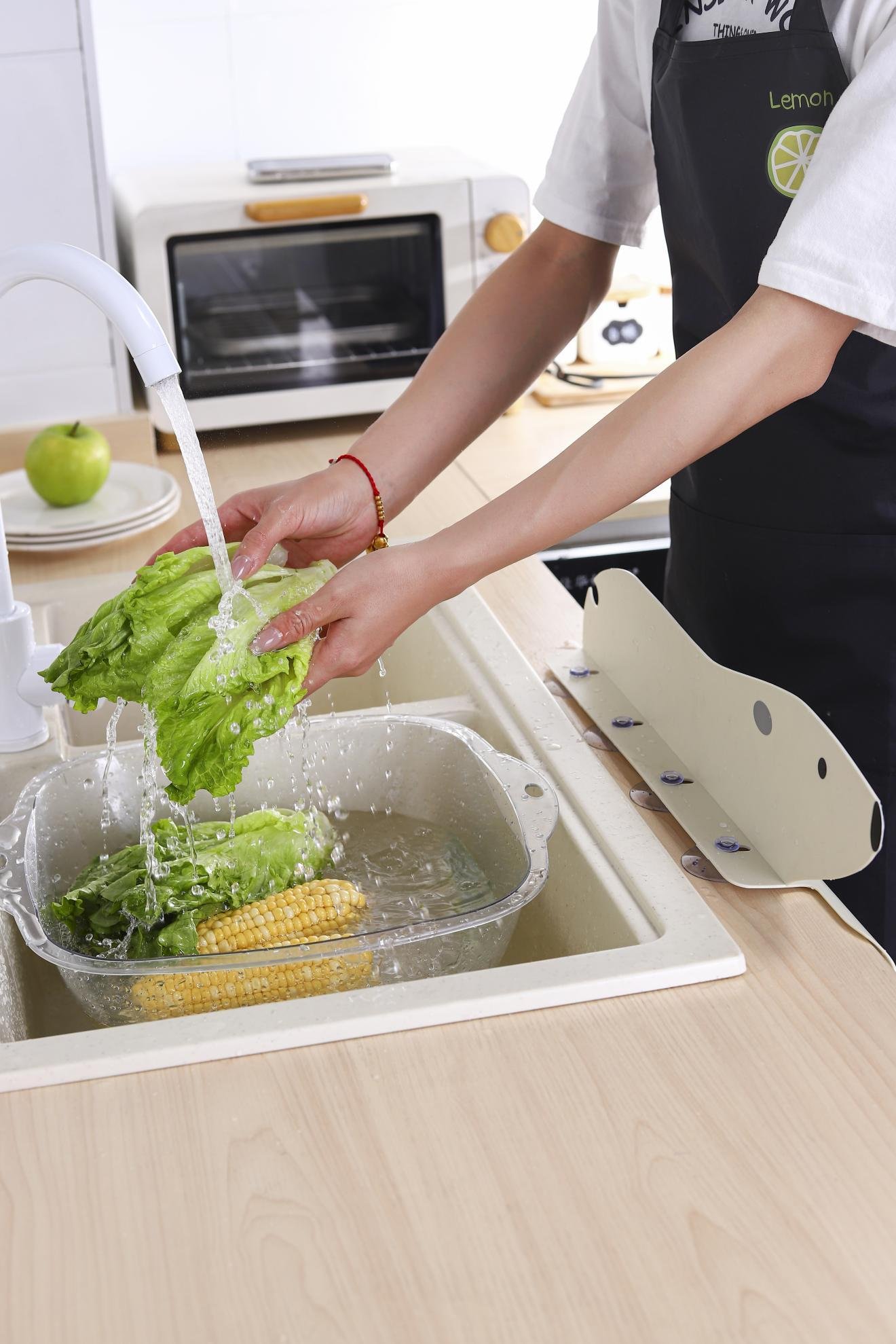 1pc Cute Bear Shaped Water Baffle - Kitchen Splash Proof Pool Baffle, Sink Splash Guard For Kitchen Bathroom, Upgraded Design Dish Washing Baffle Board, Kitchen Utensils, Sink Guard, Sink Divider, Water Splash Guard, Sink Shield, Cute Kitchen Accessories - Image 5